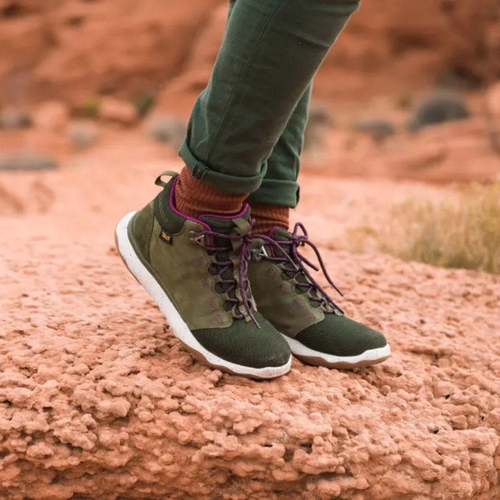 Teva - Womens Arrowood Mid Hiking Boot (Olive)